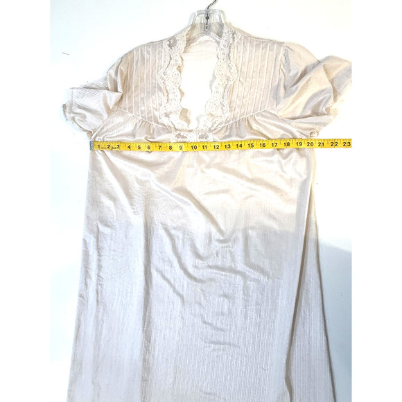 Vintage Nightgown Womens LG Ivory Lace Trim VNeck Short Sleeve Pleated Sleepwear - Picture 6 of 7